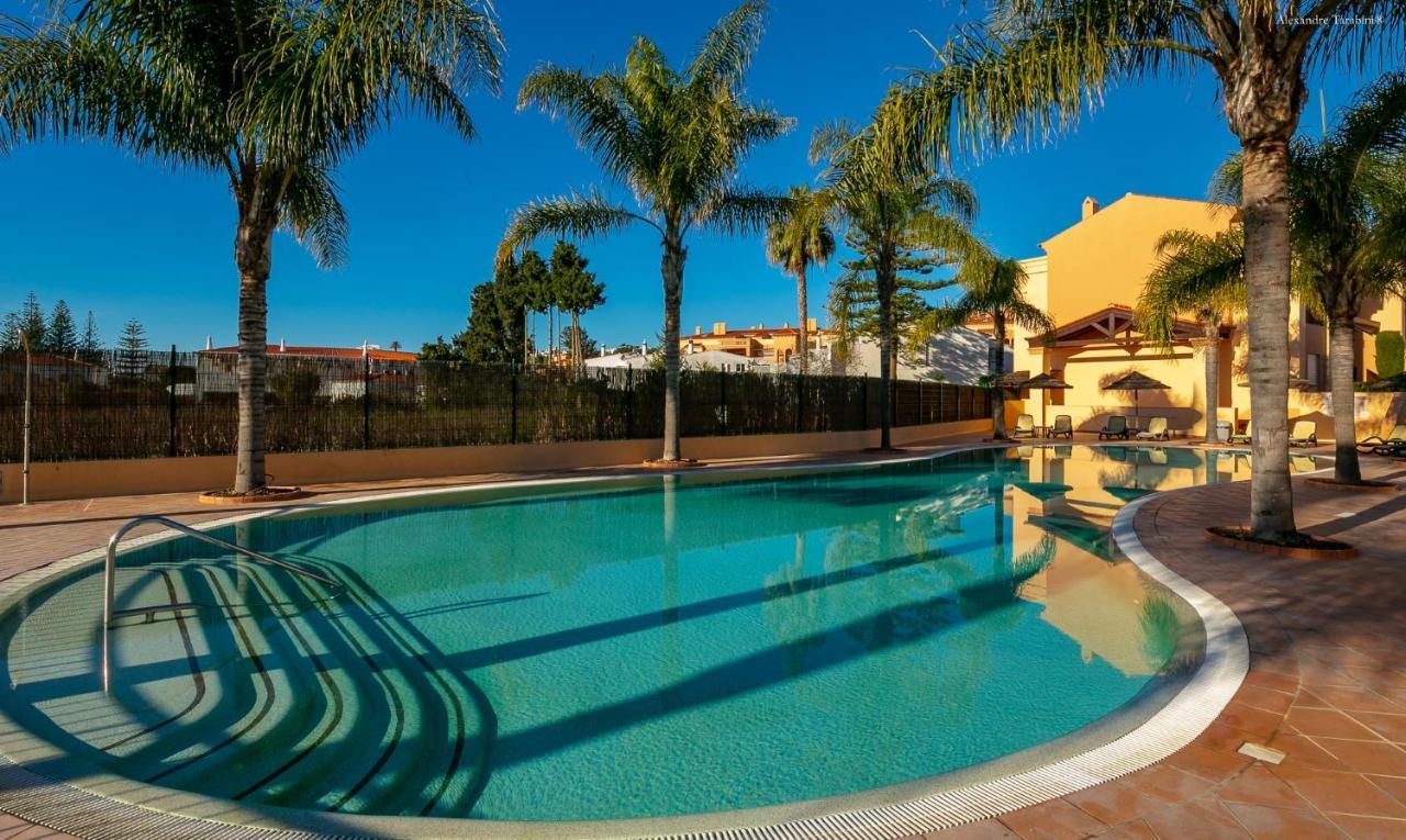 Luzbay Pool Apartments Eksteriør bilde